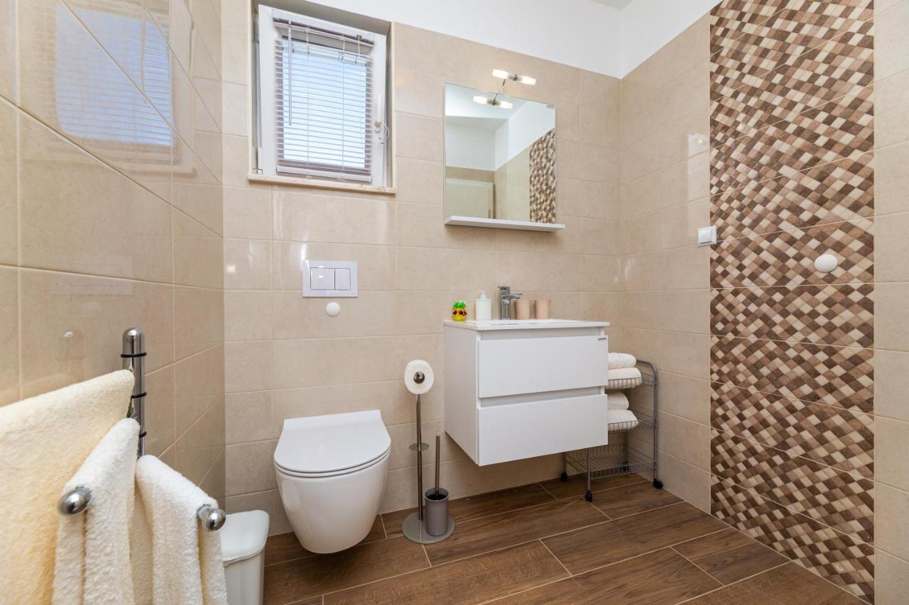 Apartment Nada 1 Malinska Buitenkant foto